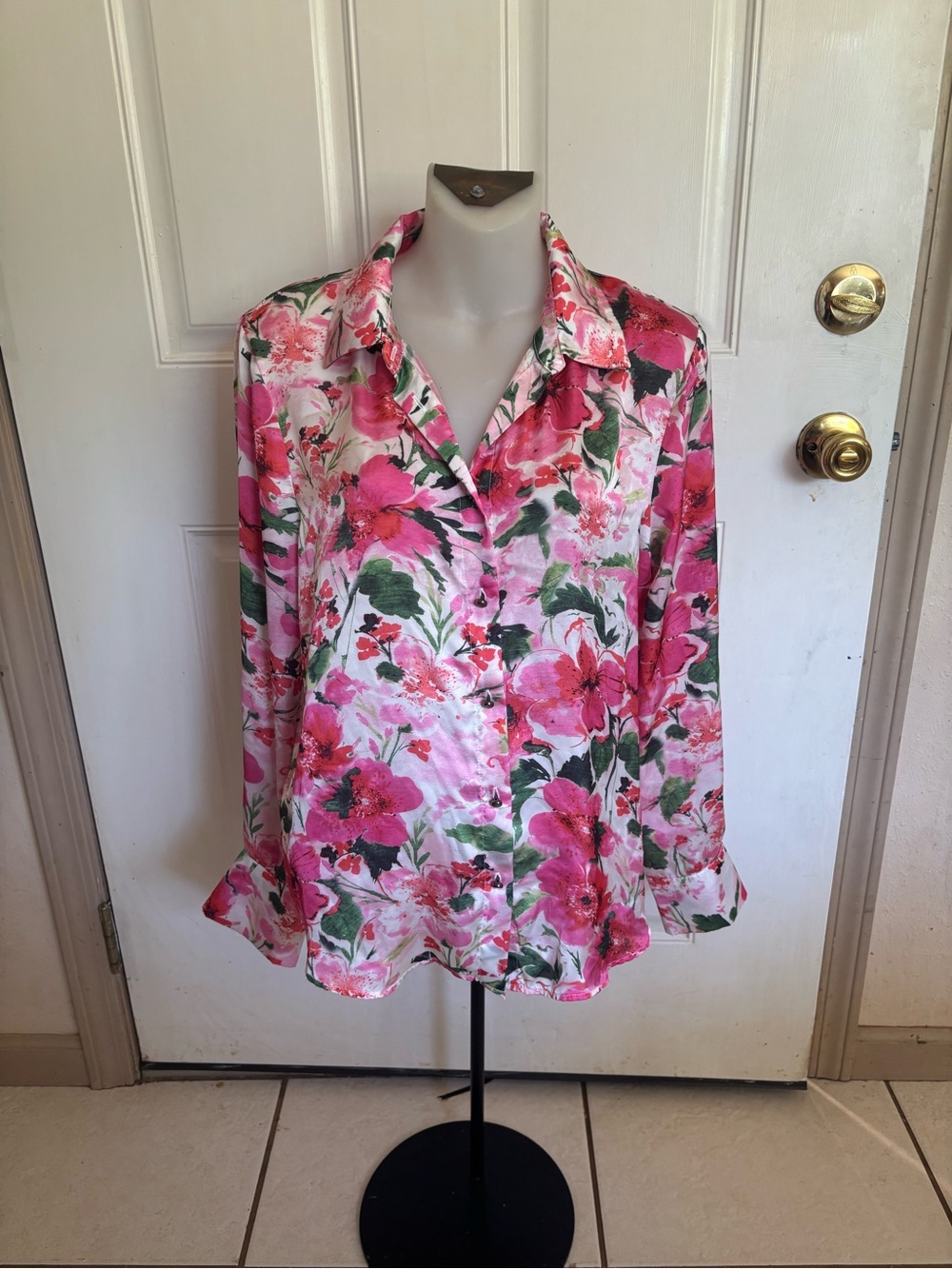 Med Philosophy vibrant pink/green/white Floral long sleeve button up Blouse. EUC